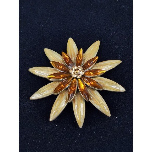 Unbranded Jewelry - Vintage Lily Brooch Enamel Flower‎ Brown Stone shiney Tone